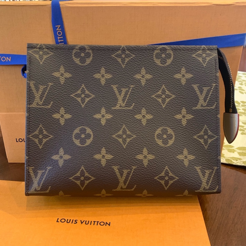 Toiletry 19 - BNIB - Sold Out and Rare!